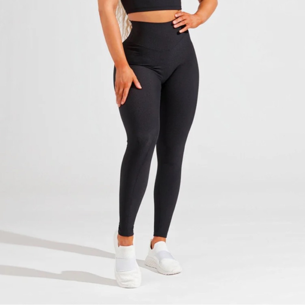 BUFFBUNNY Material Girl Ribbed Leggings